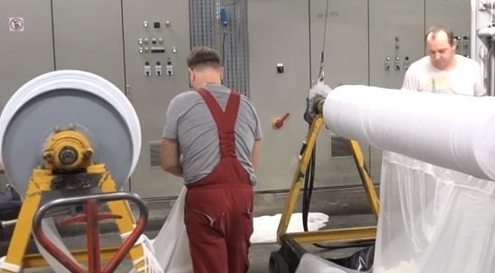 Darbinieku trūkuma dēļ uzņēmumi automatizē savas ražotnes