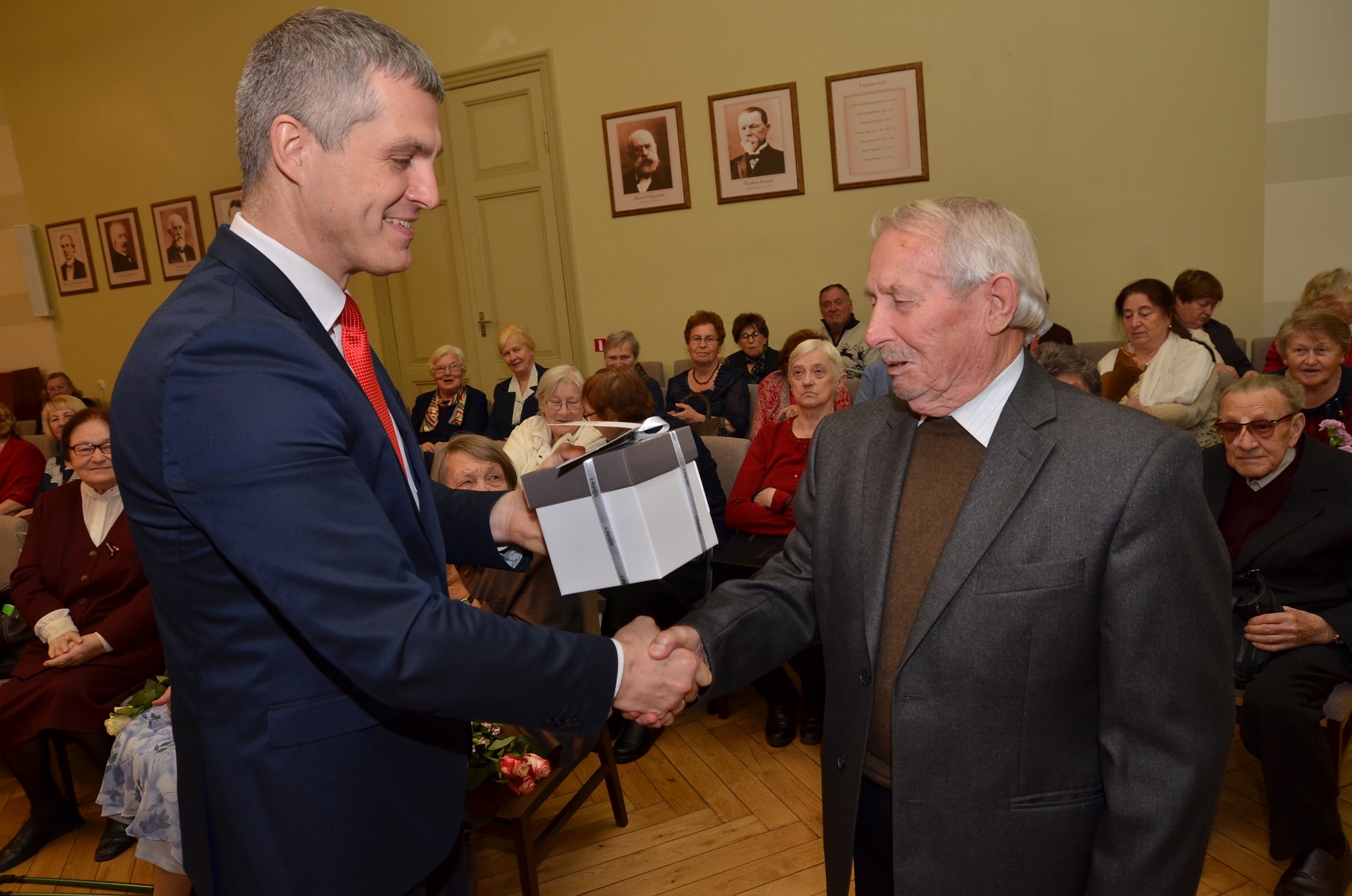 Godina “Zelta rudens” jubilārus