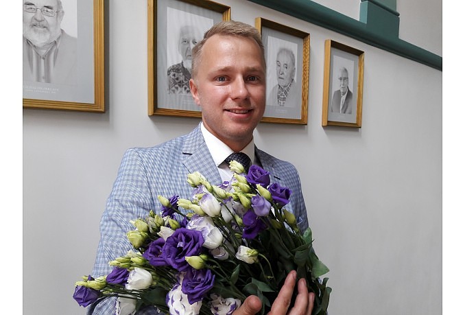 Elanu Zīvertu apstiprina par Tenisa skolas direktoru
