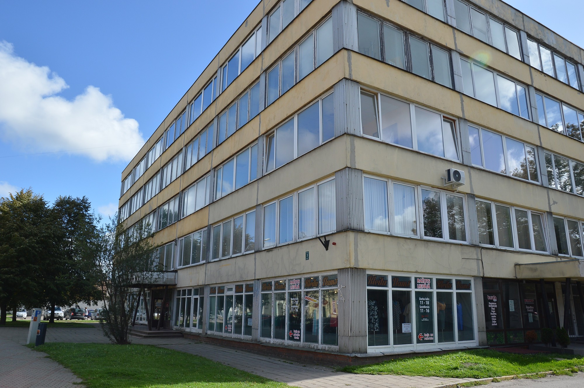 Meklē bijušās sadzīves pakalpojumu ēkas pārbūvētāju