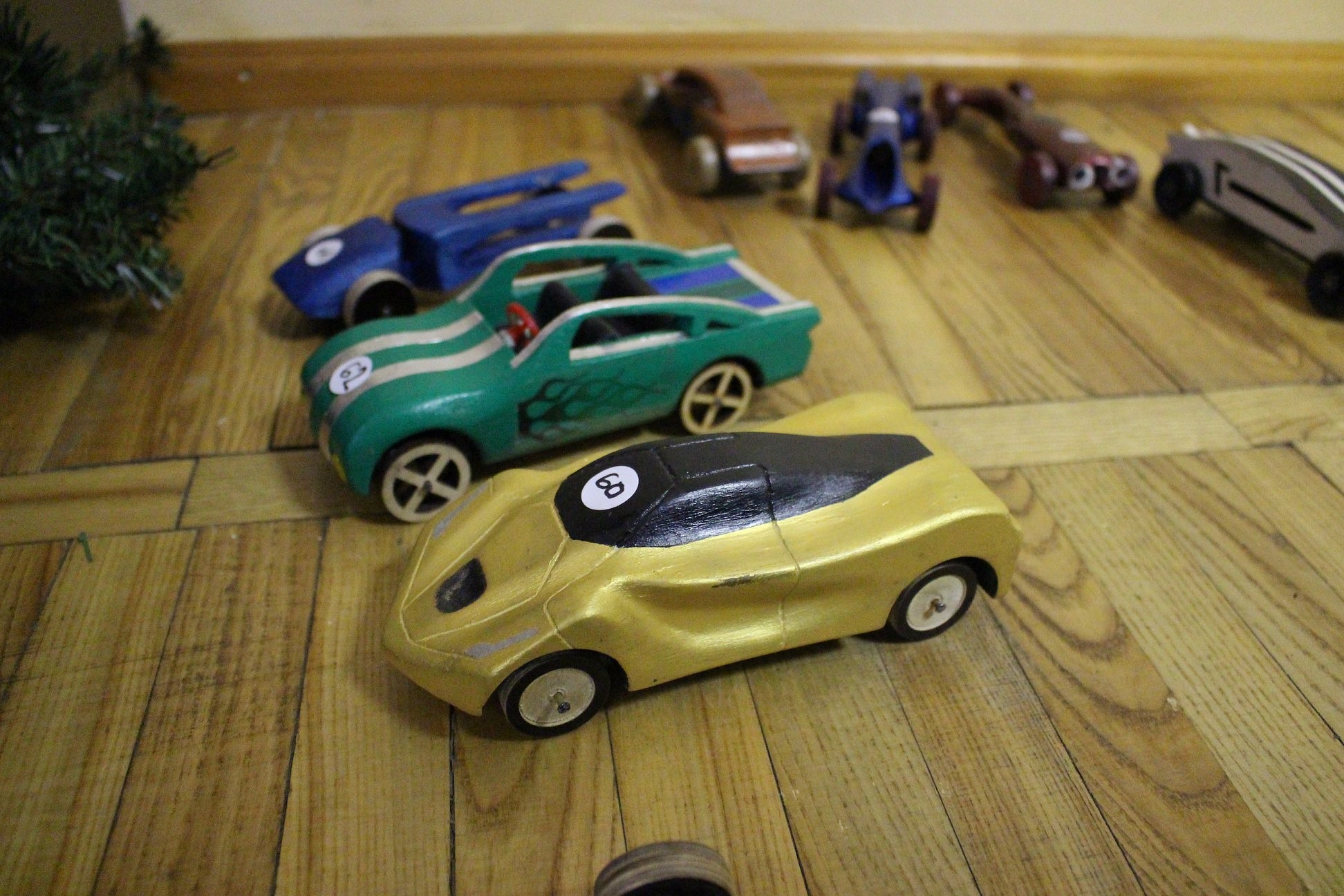 Koka auto modeļu sacīkstēs spēkojas meistarībā