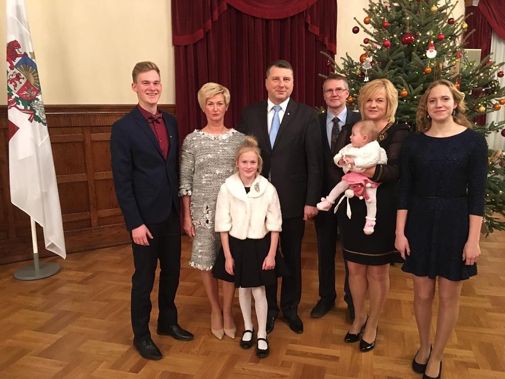 Piedalās kuplo ģimeņu pasākumā ar Valsts prezidentu