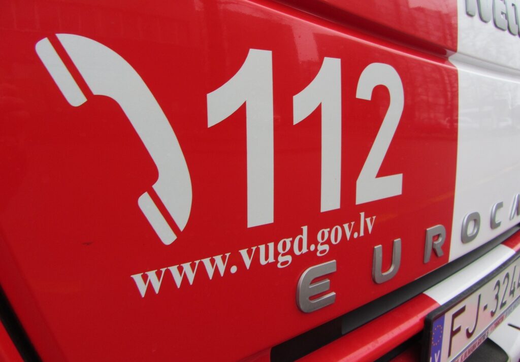 Ugunsgrēku dēļ evakuējušies 12 cilvēki