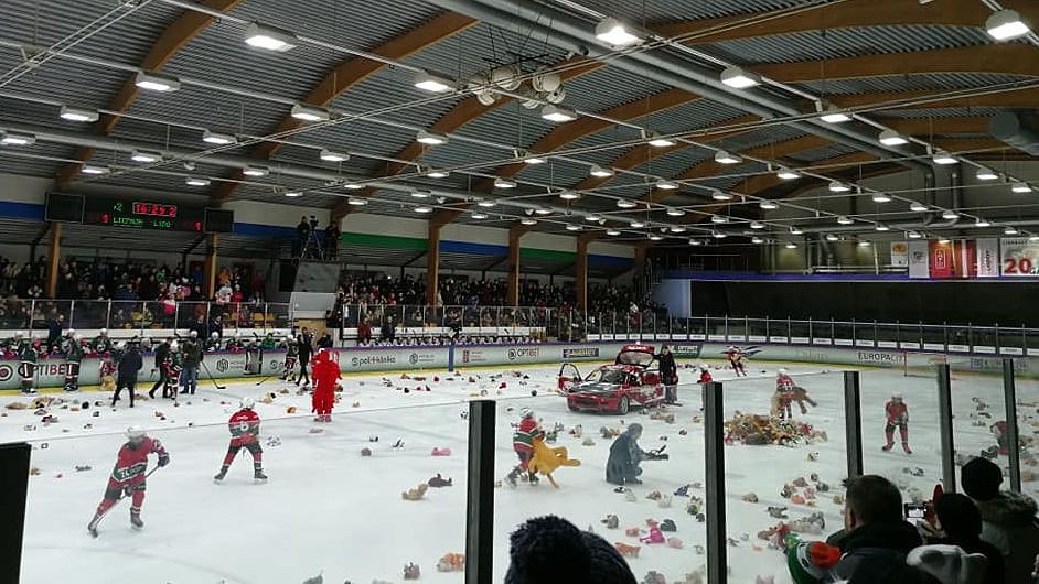 Papildināts – Akcijā ”Lāči lido” sarūpētas 1594 mīkstās rotaļlietas