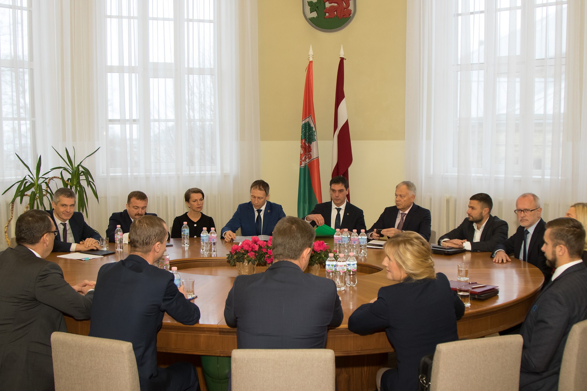 Par gudrajām galvām maz dzirdējuši