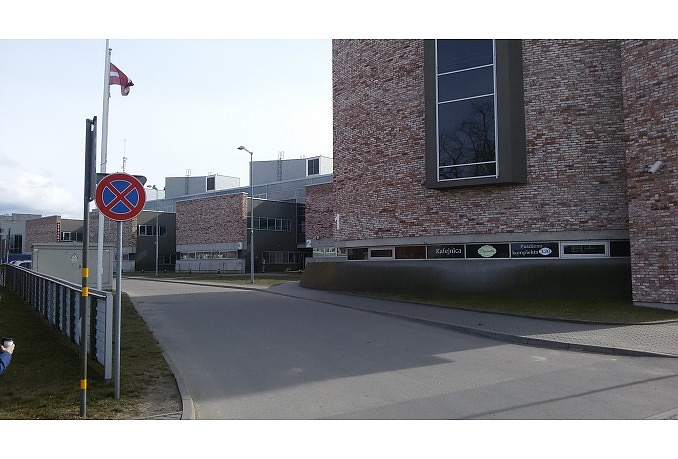 Papildināts – Starp Liepājas skolēniem sācies, iespējams, nacionāls “karš”