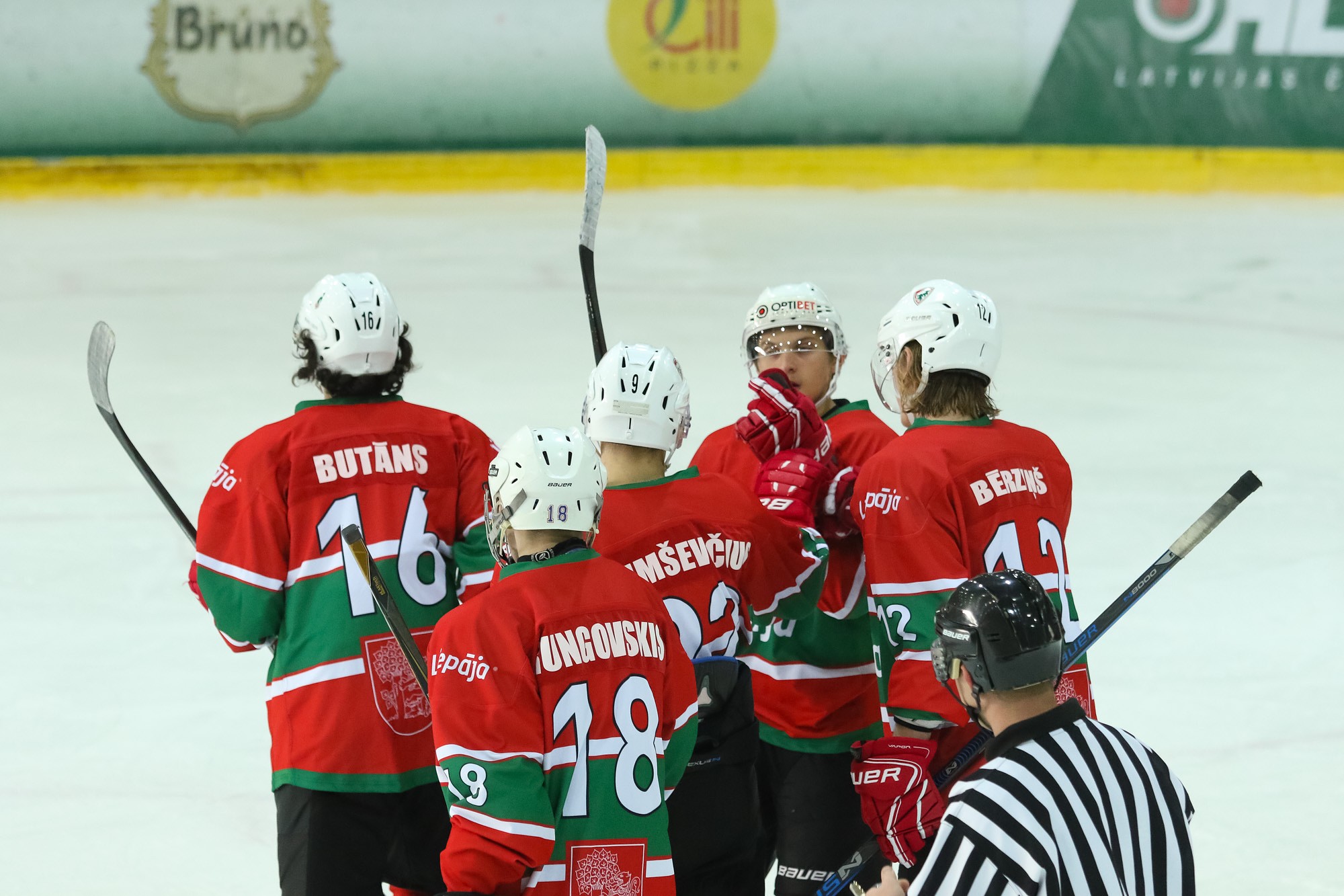 Liepājas Sporta spēļu skolas komanda gūst pārliecinošu uzvaru