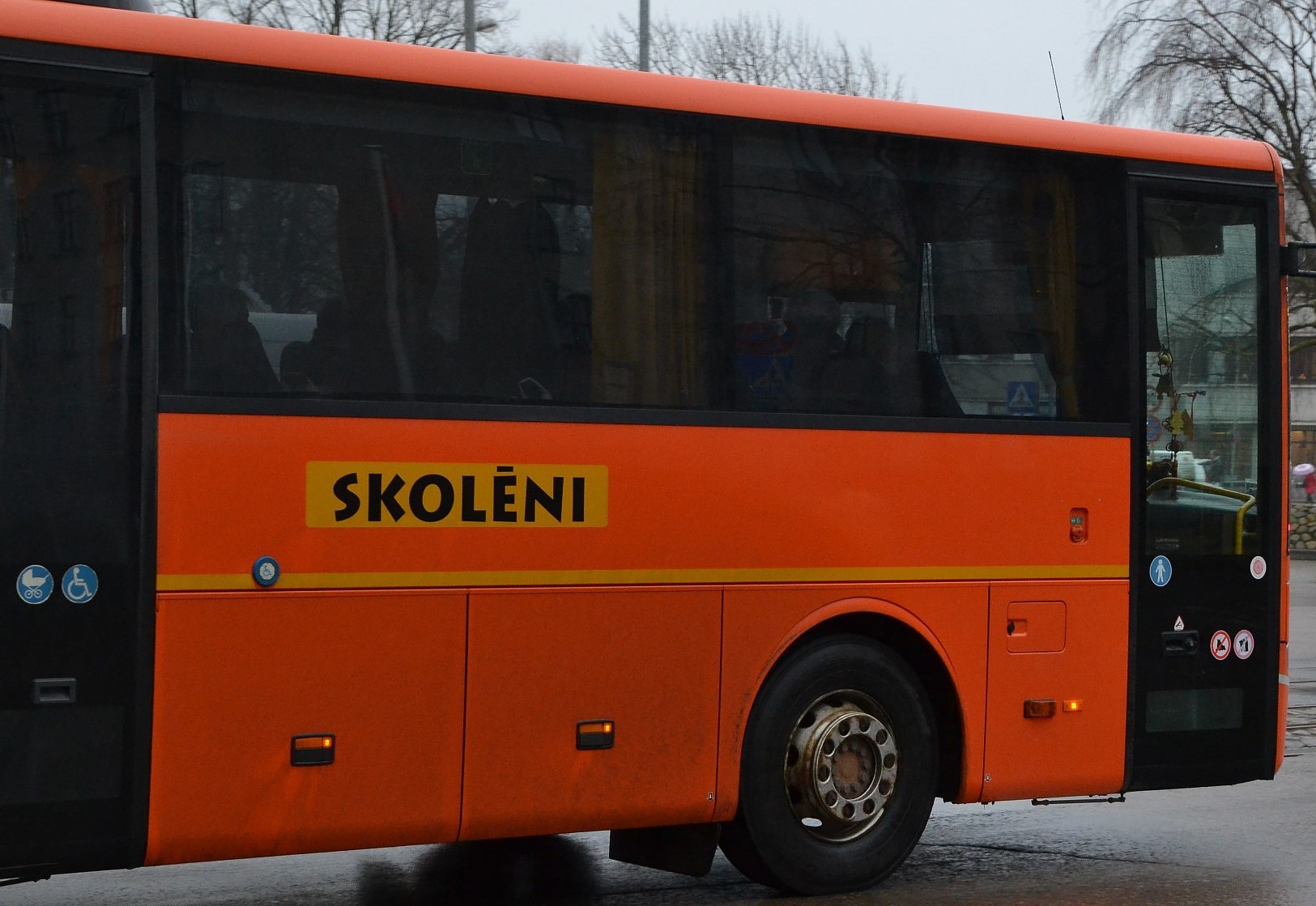 Valsts kontrole konstatē vairākus pārkāpumus saistībā ar skolēnu pārvadājumiem