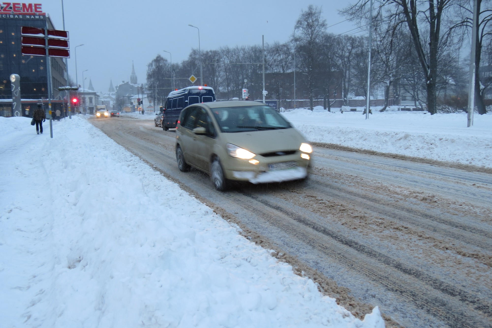 Par spīti ziemai turpina pārsniegt atļauto ātrumu