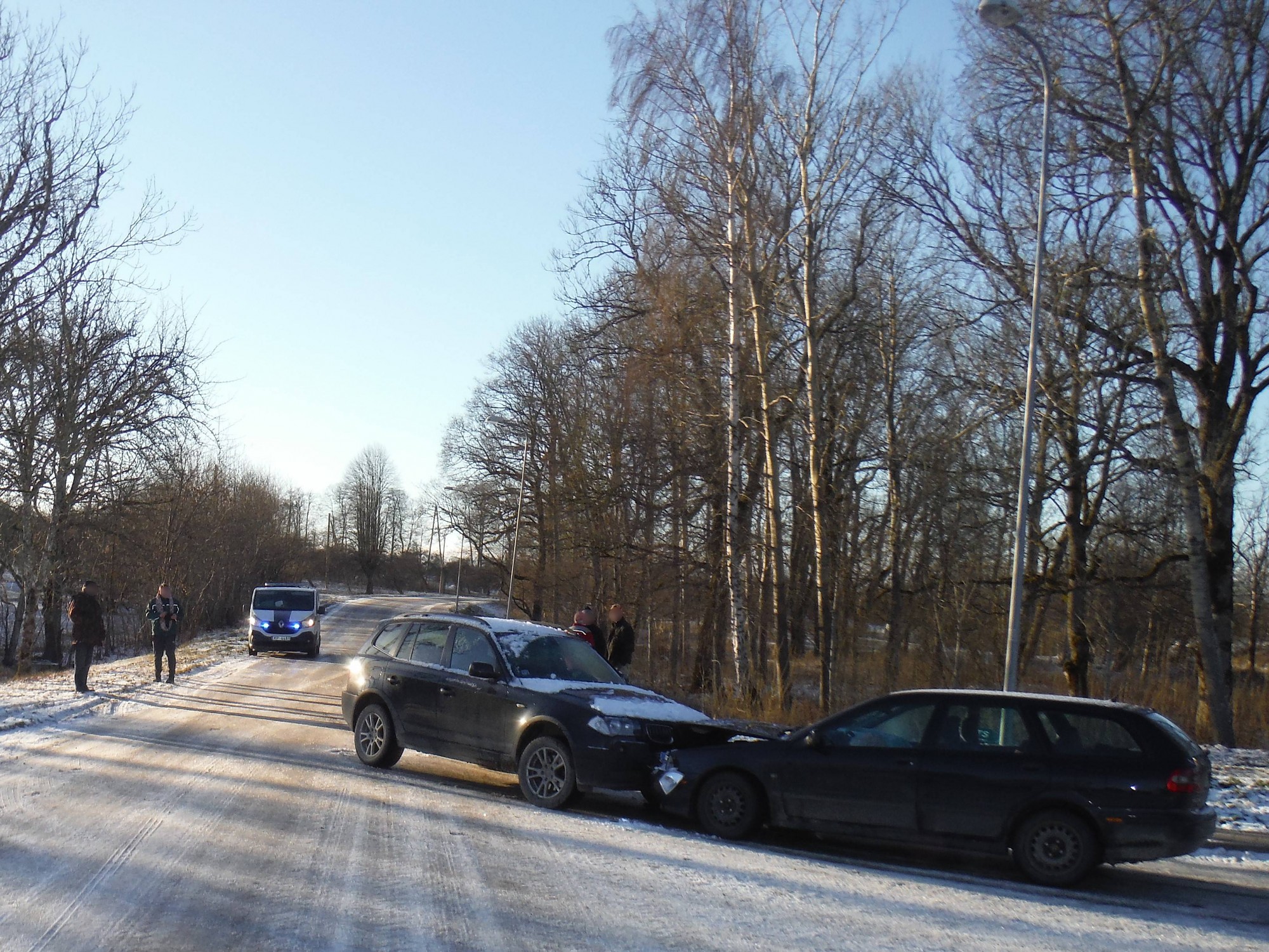 Divu auto sadursmē Durbē cietusi sieviete