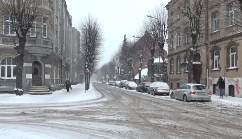 Atbildīgais dienests skaidro, kāpēc Liepājā otrdienas rītā netika tīrītas ielas  