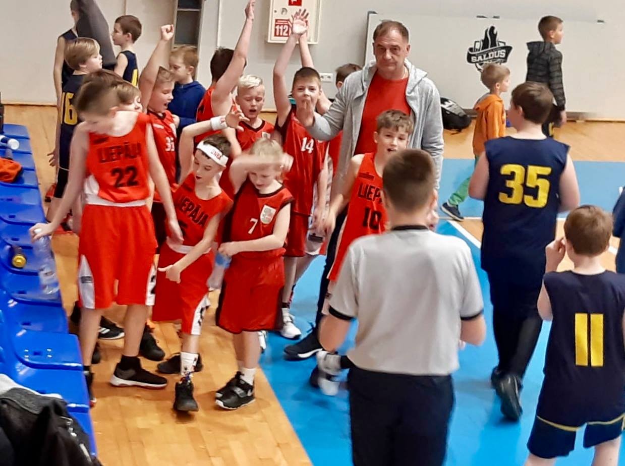 Jaunie basketbolisti piedalās sacensībās “Baltais kauss”