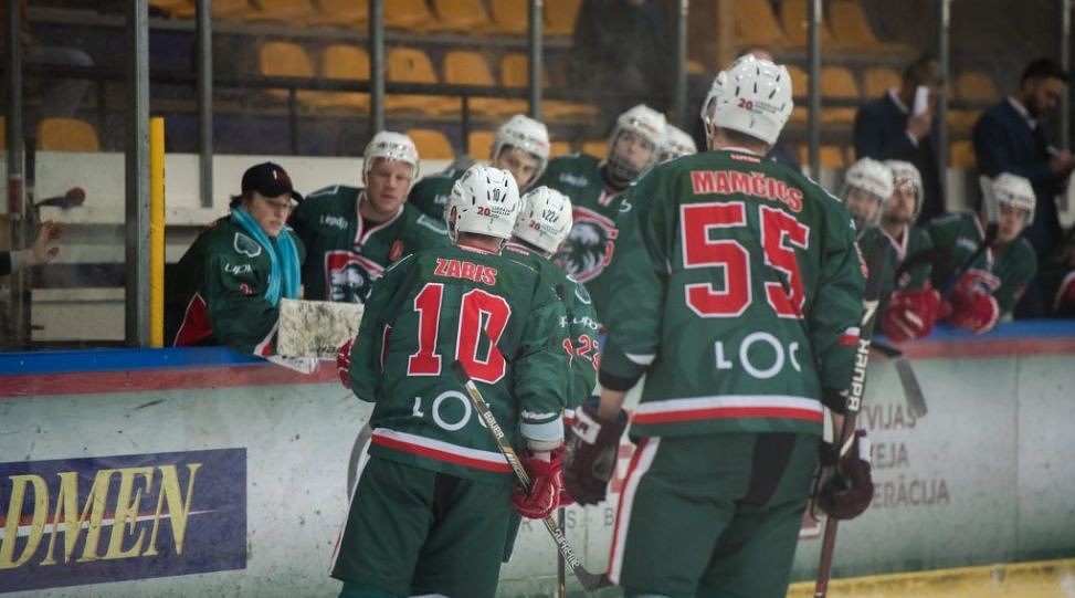 “Liepājas” hokejisti nosargā uzvaru pret “Prizmu”