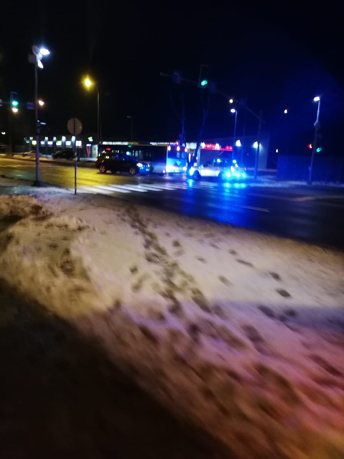 Negadījumos iekuļas autobusi
