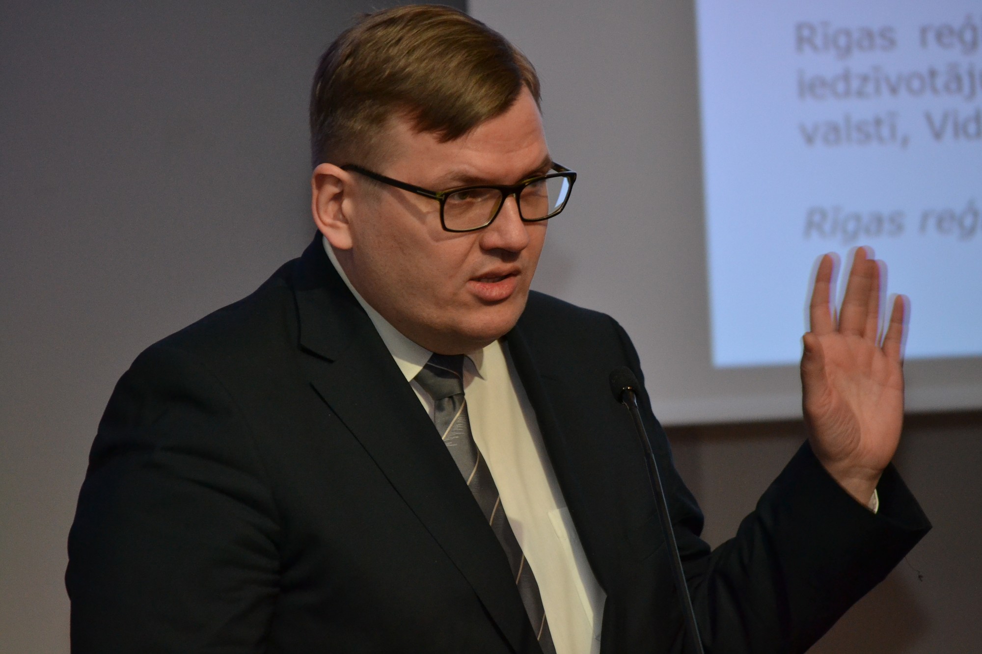 Pašvaldību ministrs: Nebraukāju pa Latviju, dalīdams naudu