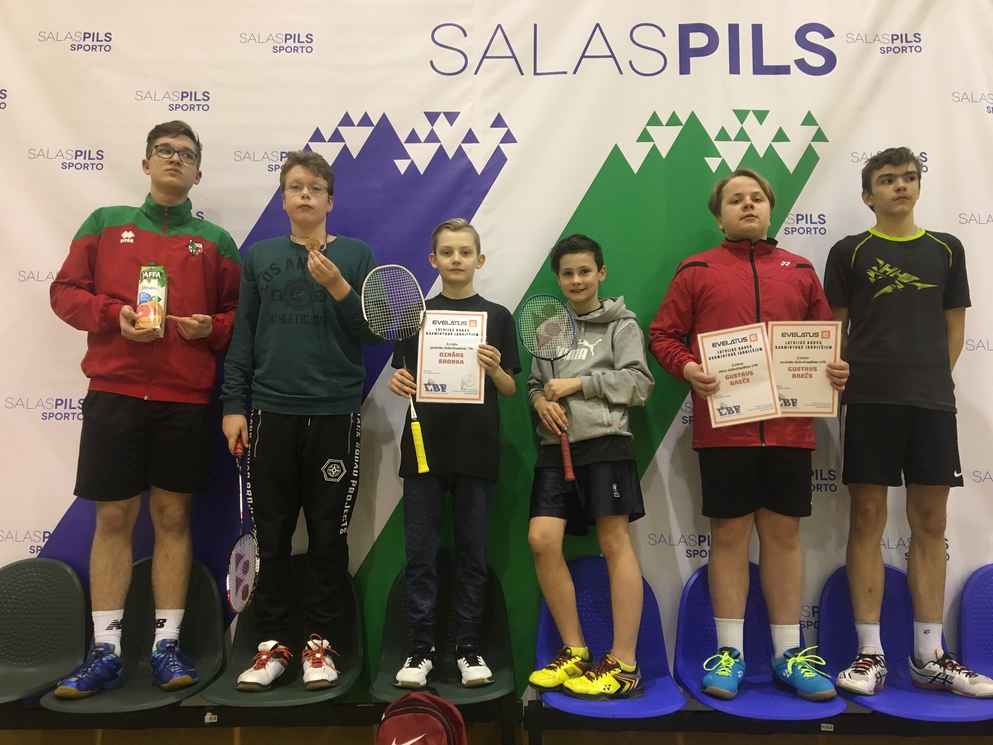 Badmintonistiem medaļas Latvijas kausā