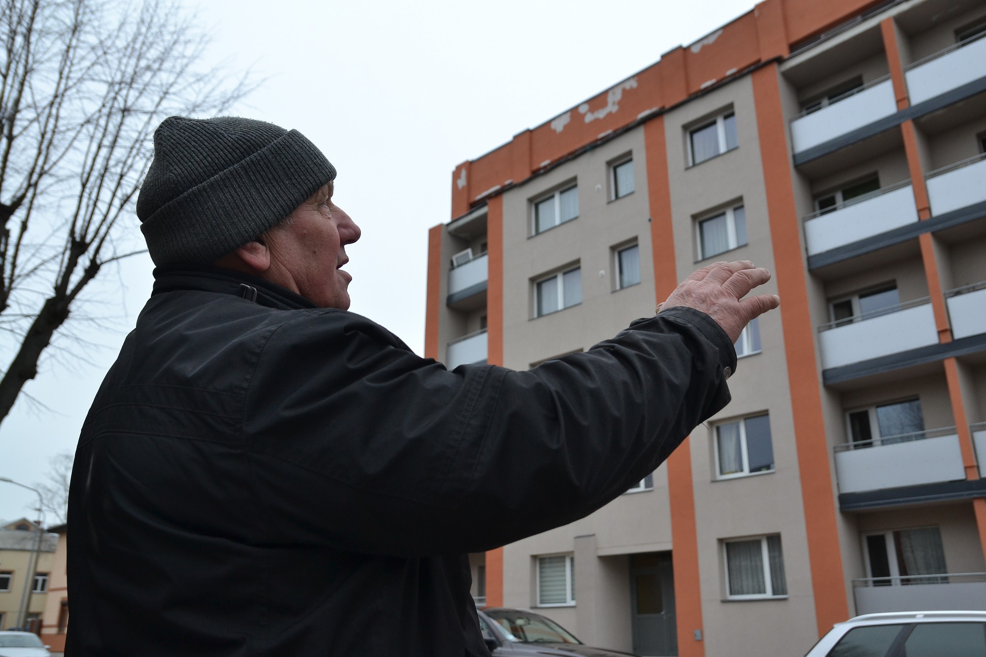 Nepabeigtā objektā jau drūp fasāde