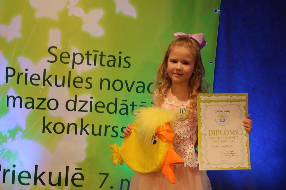 Mazo vokālistu konkursā uzstājas 15 “cālēni”