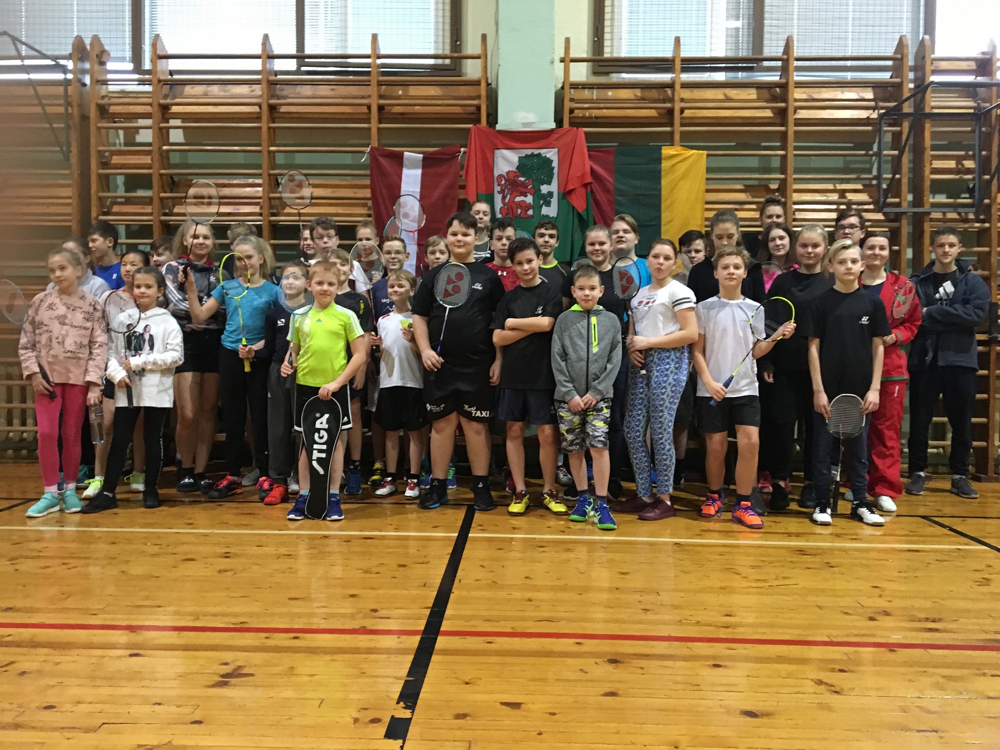Veiksmīgi aizvada badmintona turnīru
