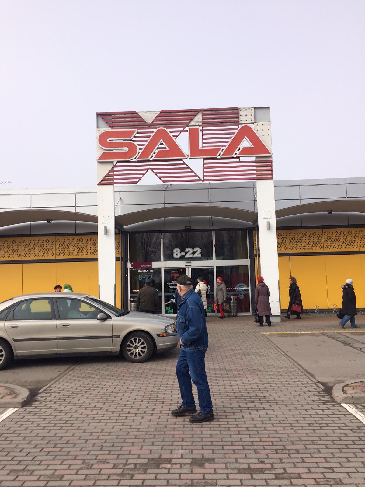 Papildināts – Pazūd elektrība, ”XL Salā” nestrādā automātiskās durvis
