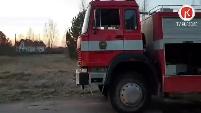 Kūlas ugunsgrēks noposta dzīvojamo māju