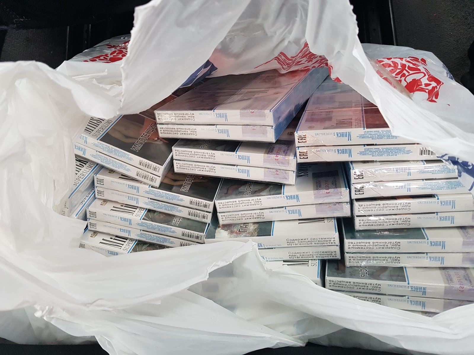 Automašīnā atrod nelegālās cigaretes