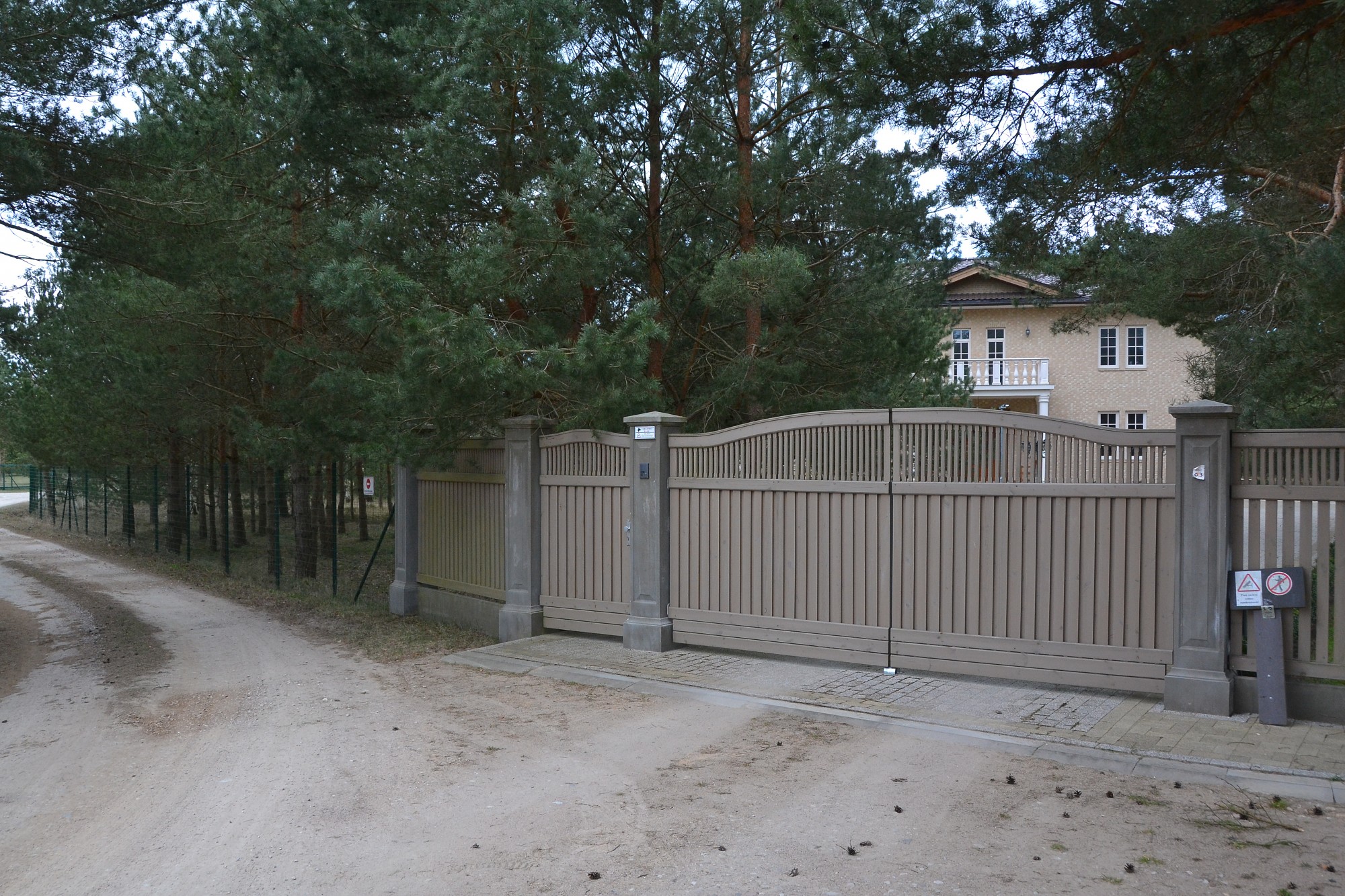 Kaimiņa žogam pat ministrija netiek pāri