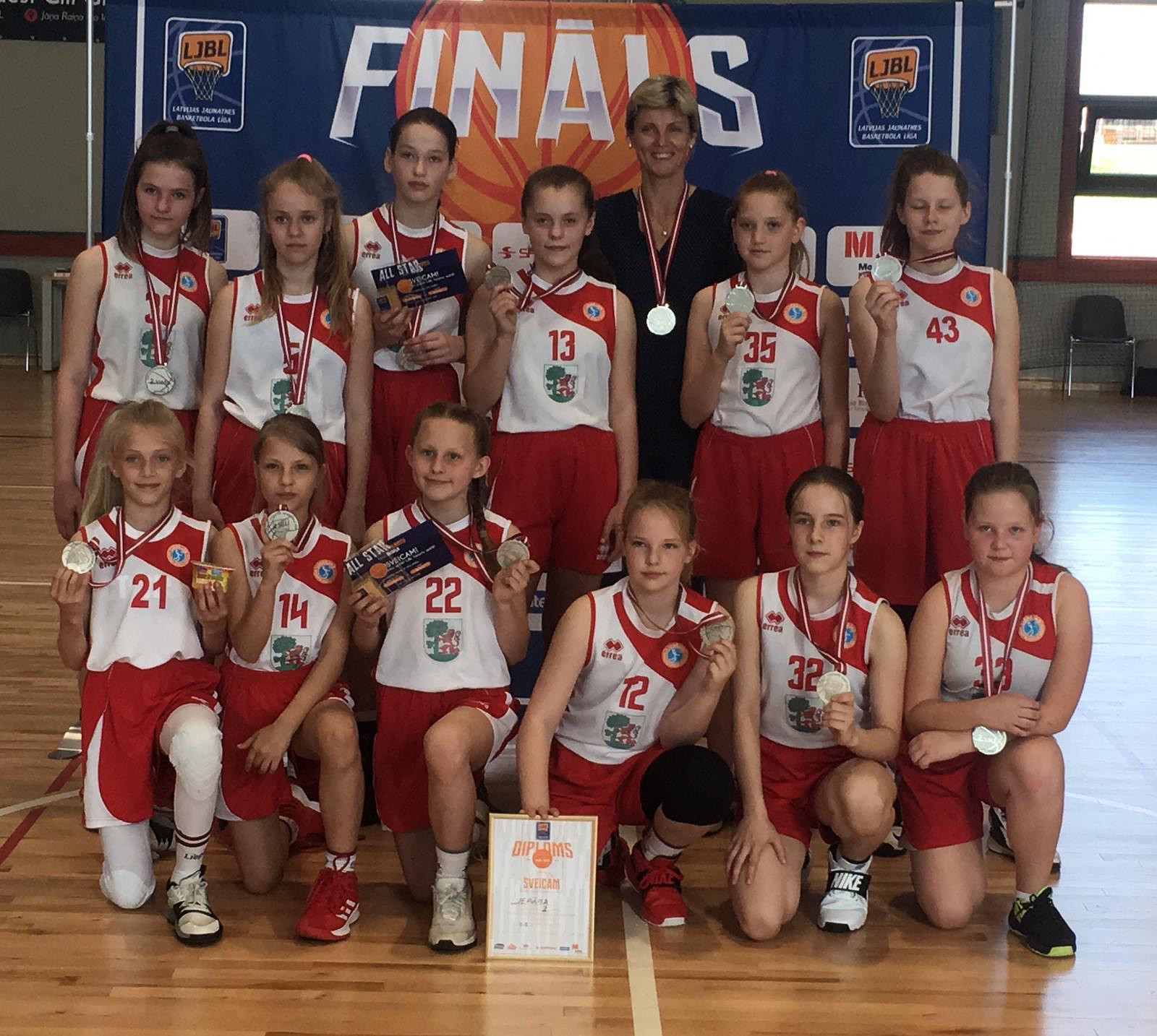 Jaunās basketbolistes izcīna sudrabu