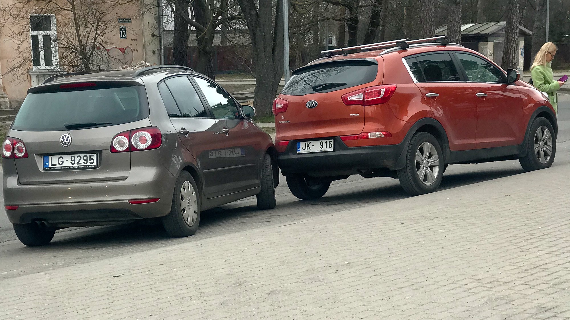 ”Nepamana” stāvošu ”Kia”