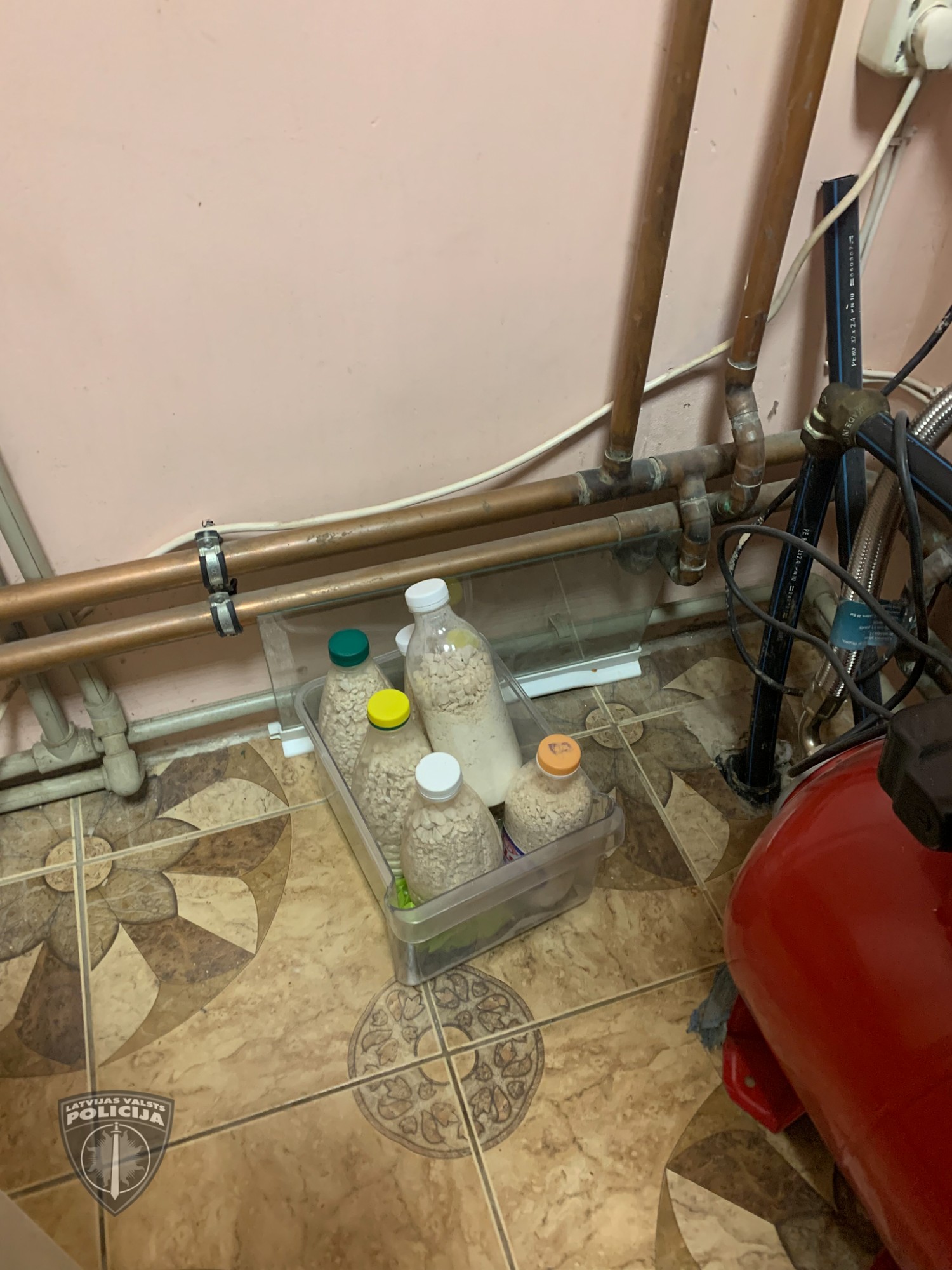 Aizturētā organizētā grupa, iespējams, pludinājusi narkotikas arī Liepājas virzienā