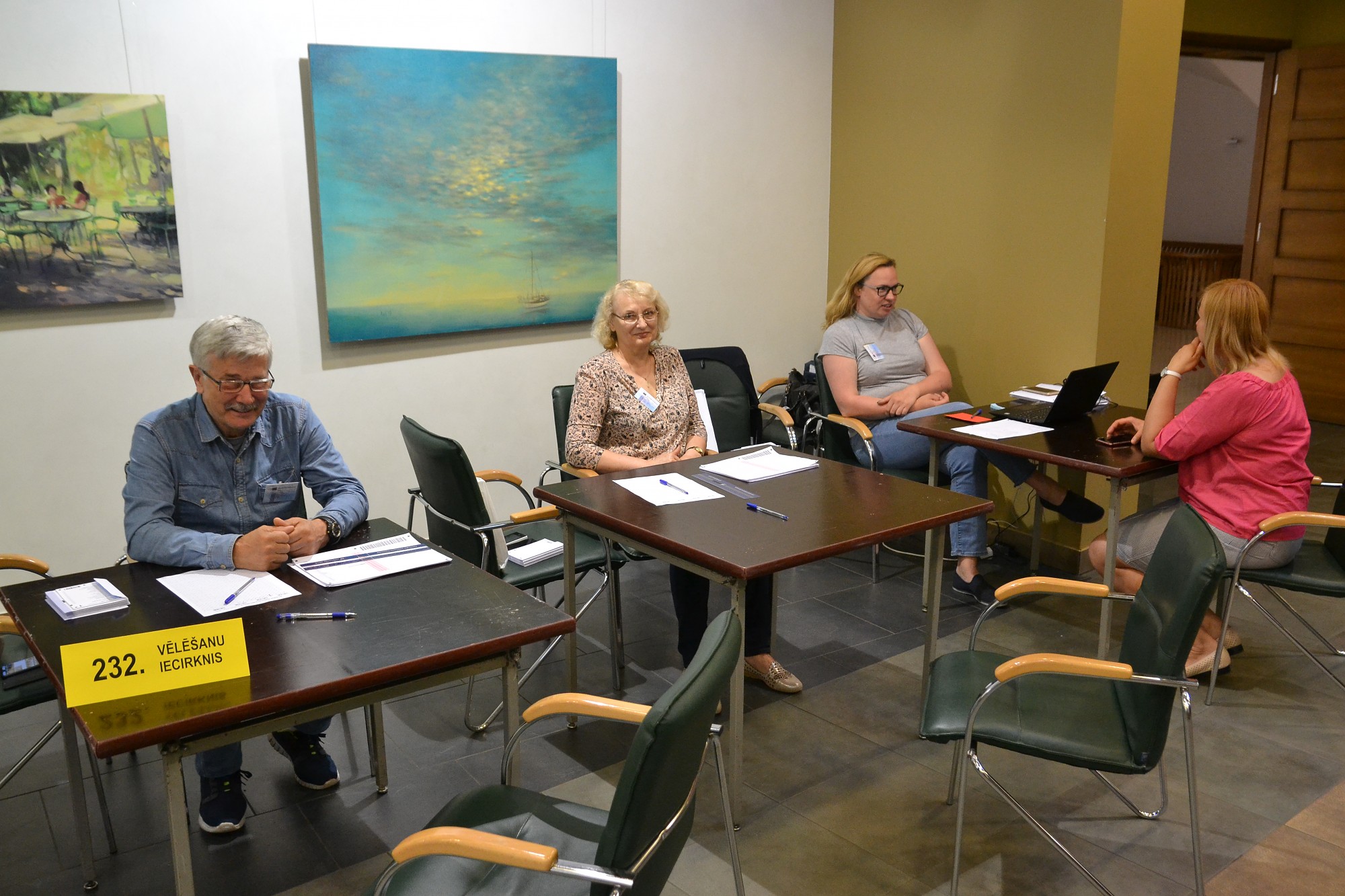 Vēlētāji dusmīgi – citā iecirknī nobalsot nevar!
