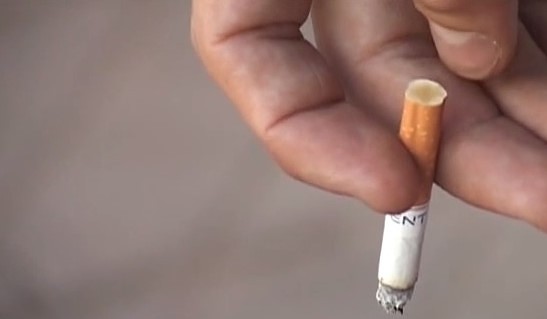 Nepilngadīgie pīpē apreibinošas vielas