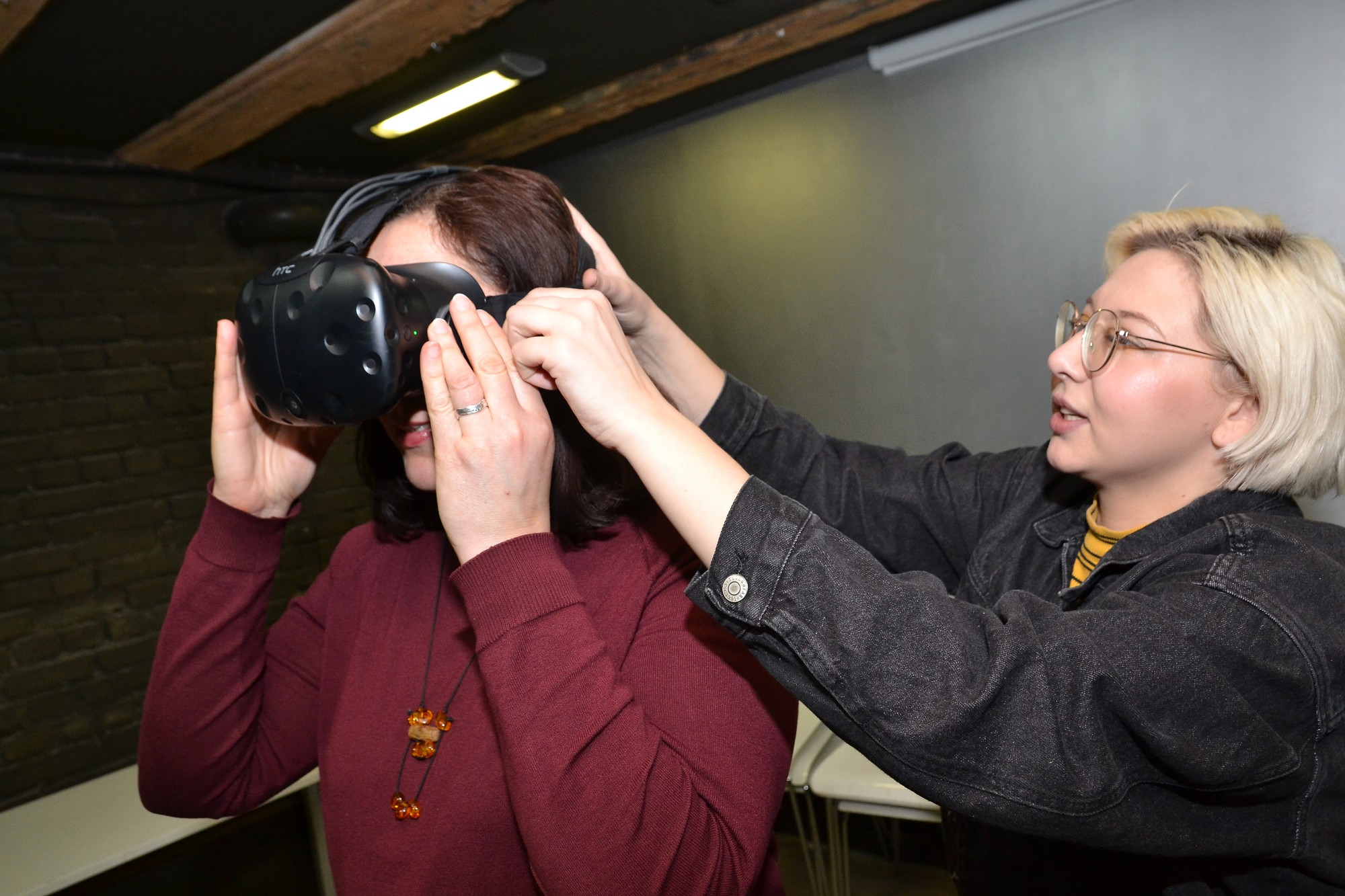Starp fizisko un virtuālo dimensiju