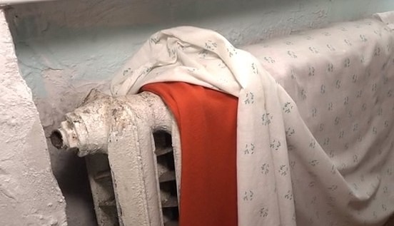 Radiatori nozāģēti, bet rēķini par apkuri turpina pienākt