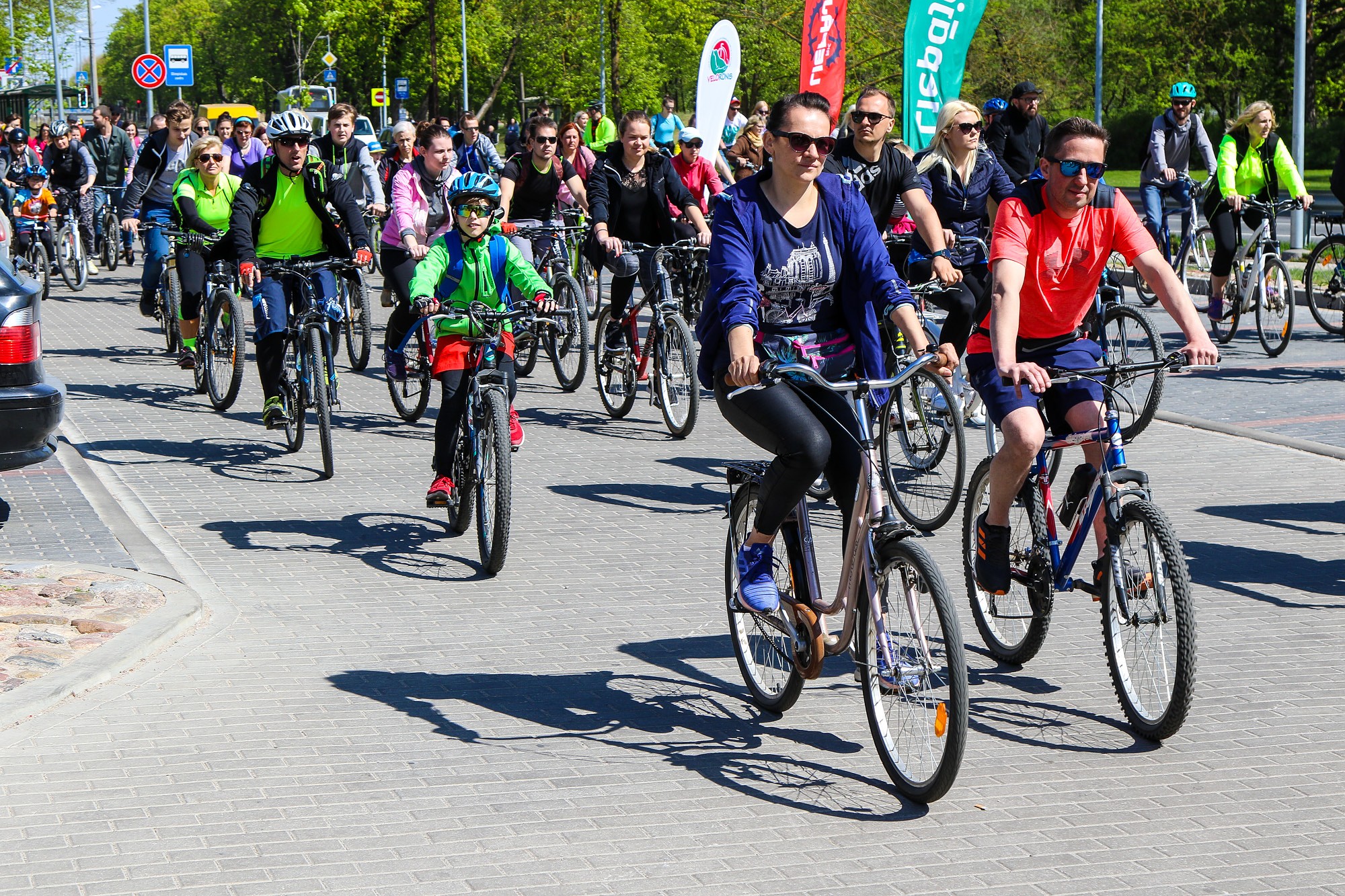 Velobums pulcē pustūkstoti dalībnieku