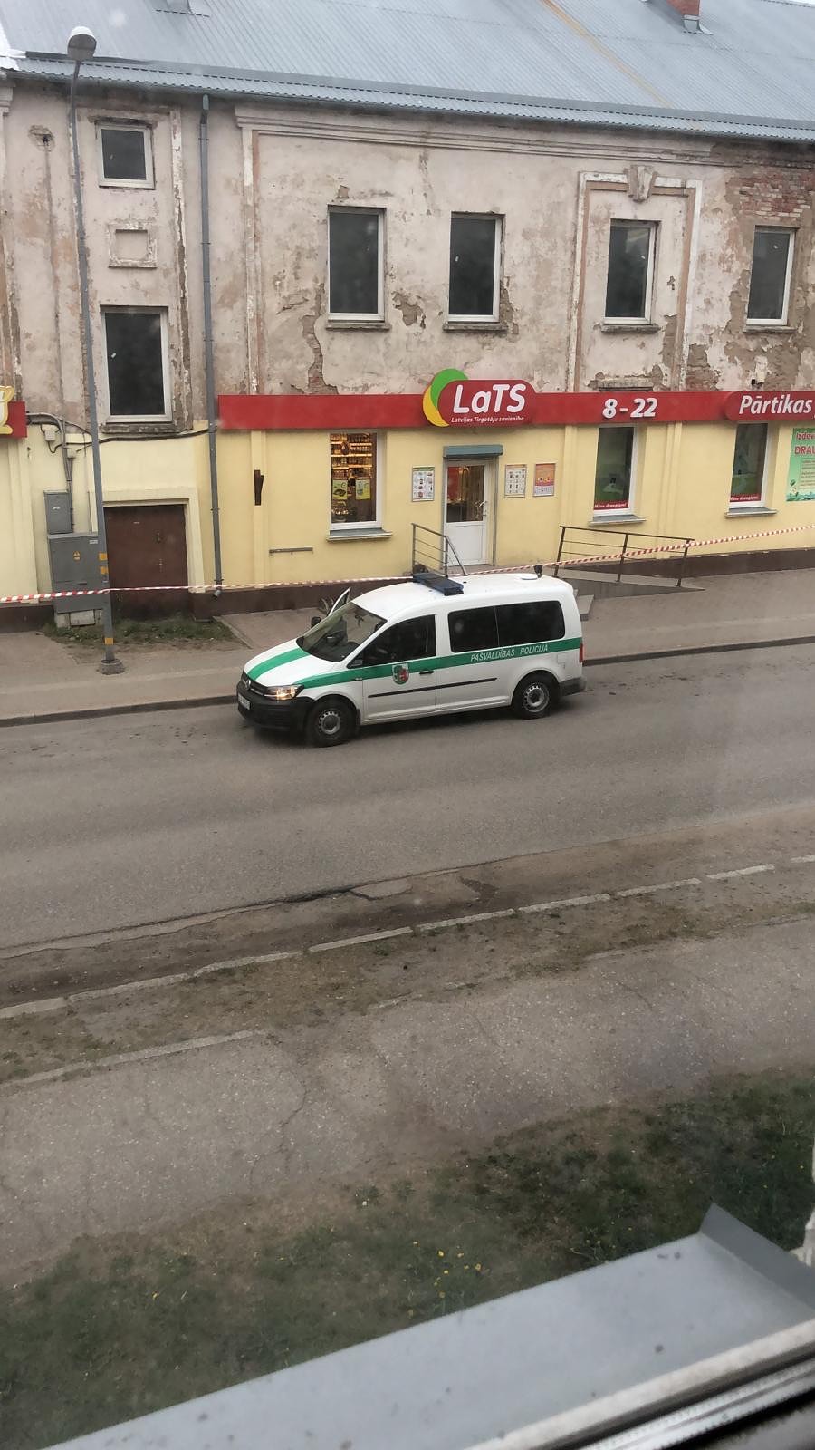 Papildināts – Draud spridzināt veikalus Tosmarē, nepilngadīgie ”jokdari” aizturēti