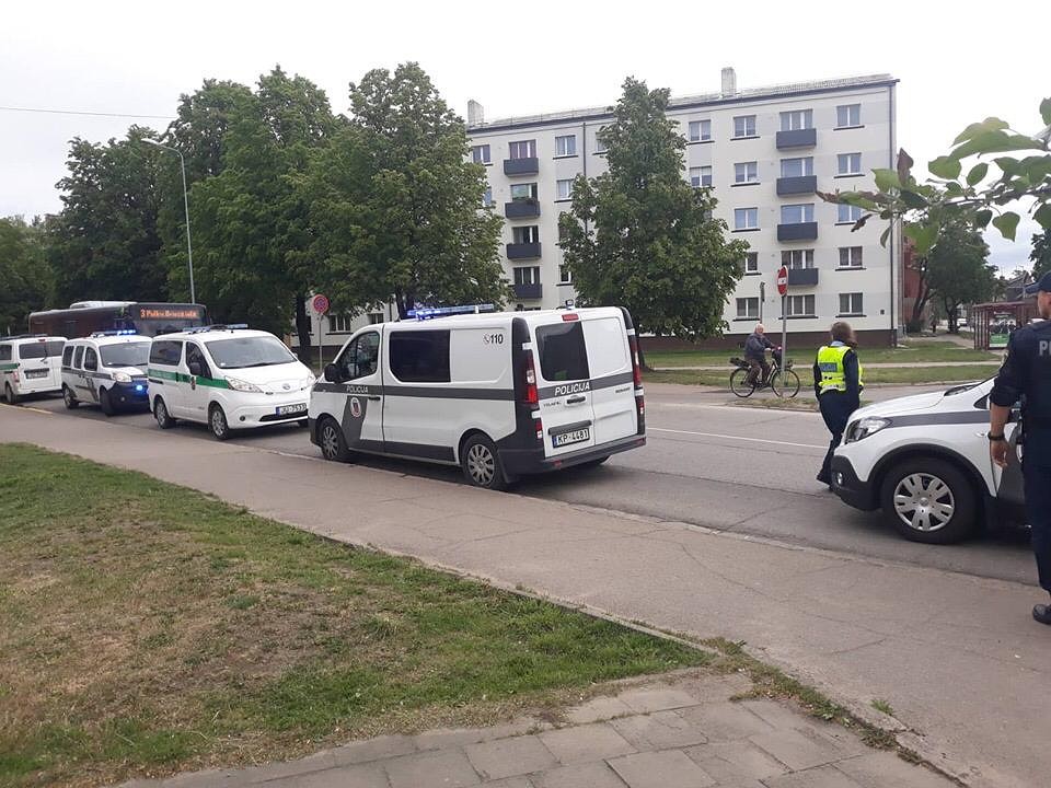 Izklīdina konfliktētājus