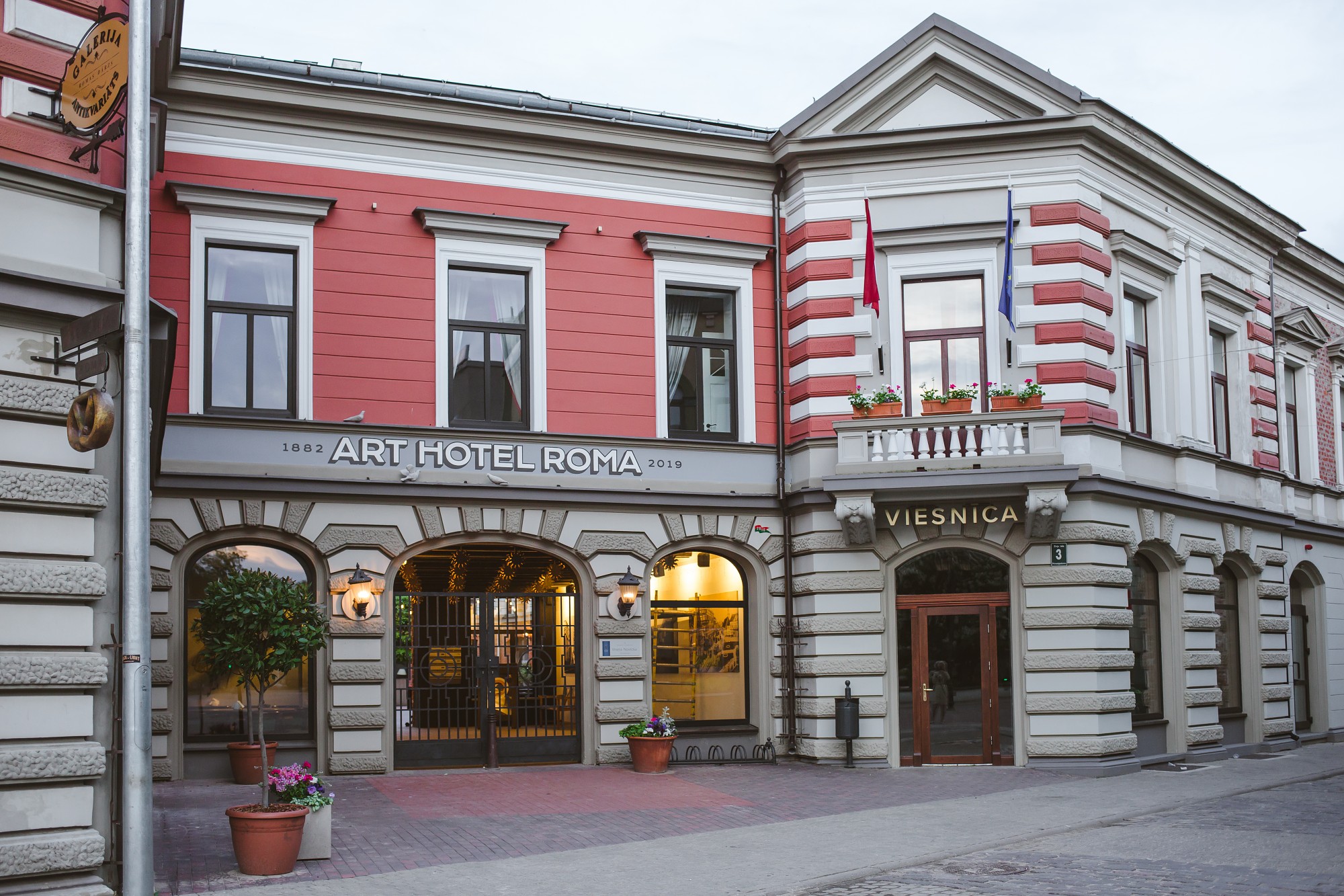 Atjaunota vēsturiskā viesnīca