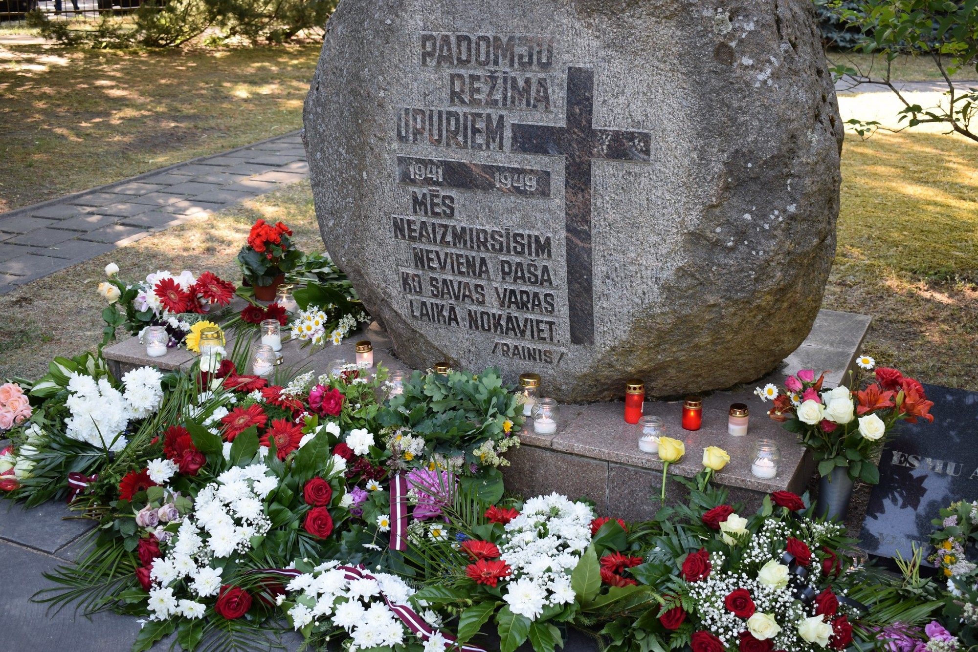 Piemiņas brīži sarkanā terora upuriem