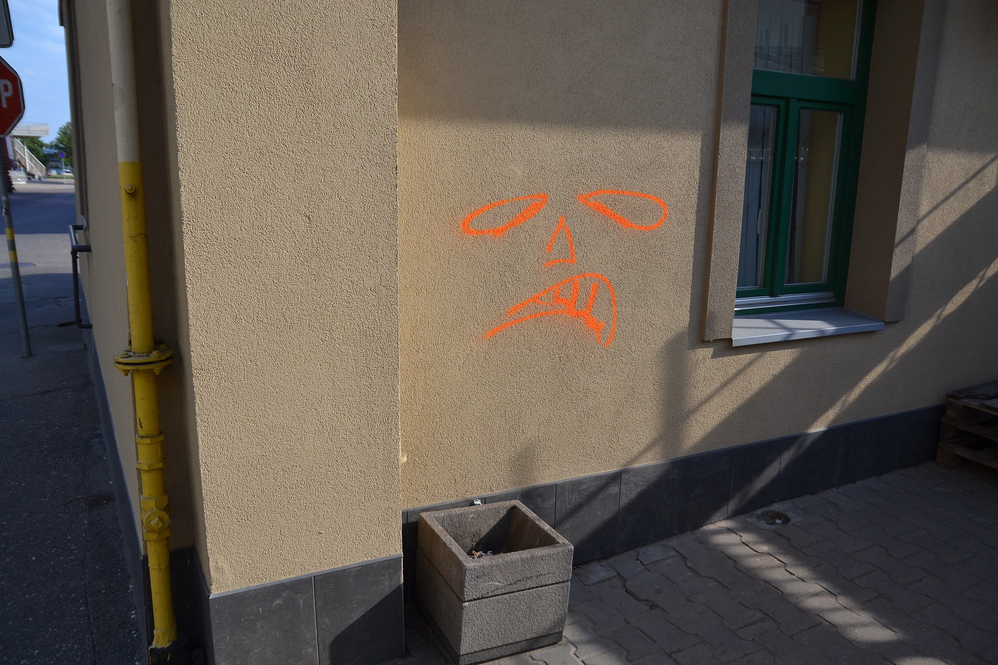 Apķēpā redakciju un banku
