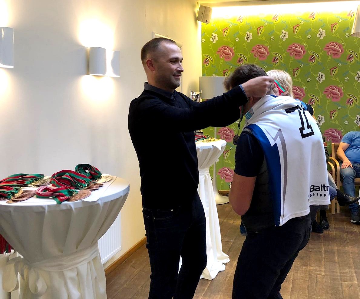 Apbalvo Veterānu un Amatieru hokeja čempionātu uzvarētājus