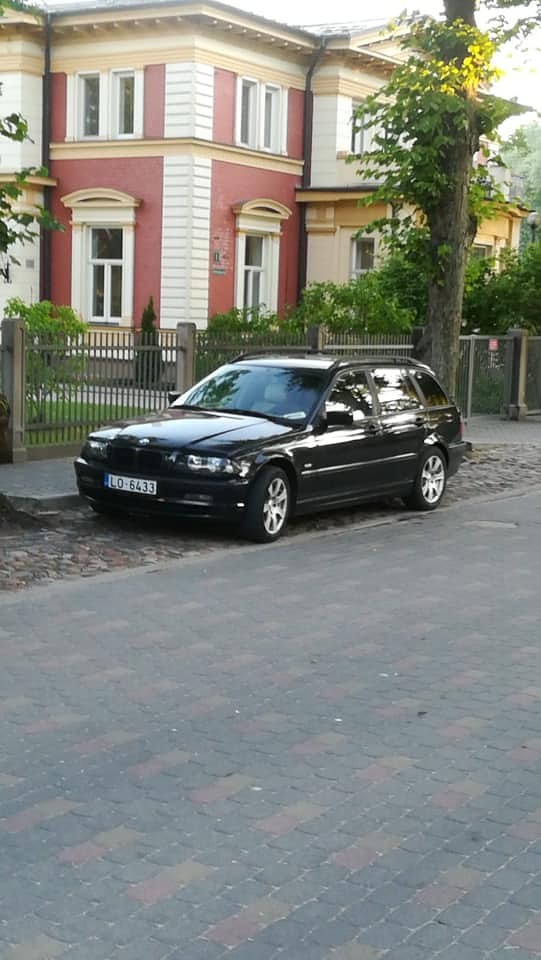Dienas laikā aizdzen trīs automašīnas – divas atrastas
