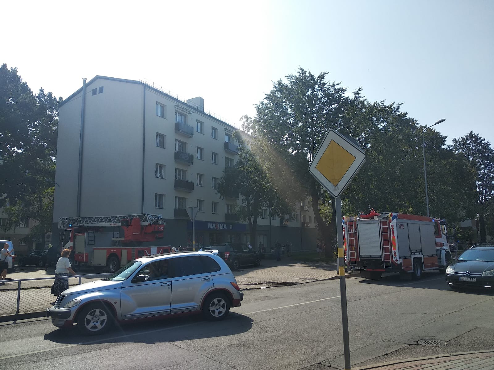 Siena ielas veikalā ”Maxima” aizdegas kases lente
