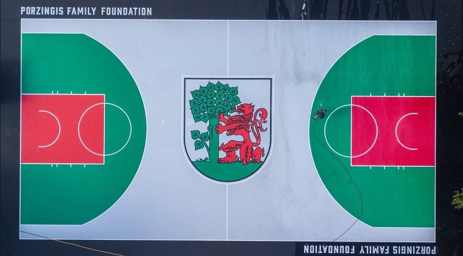 Atklās trešo Porziņģa basketbola laukumu