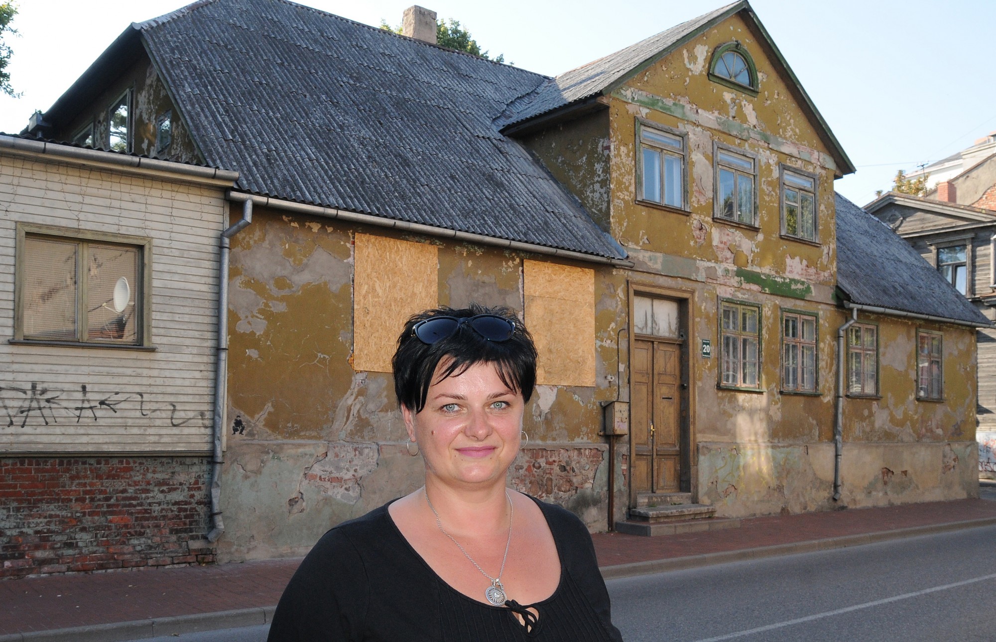 Senās mājas atgūst cieņpilnāku izskatu