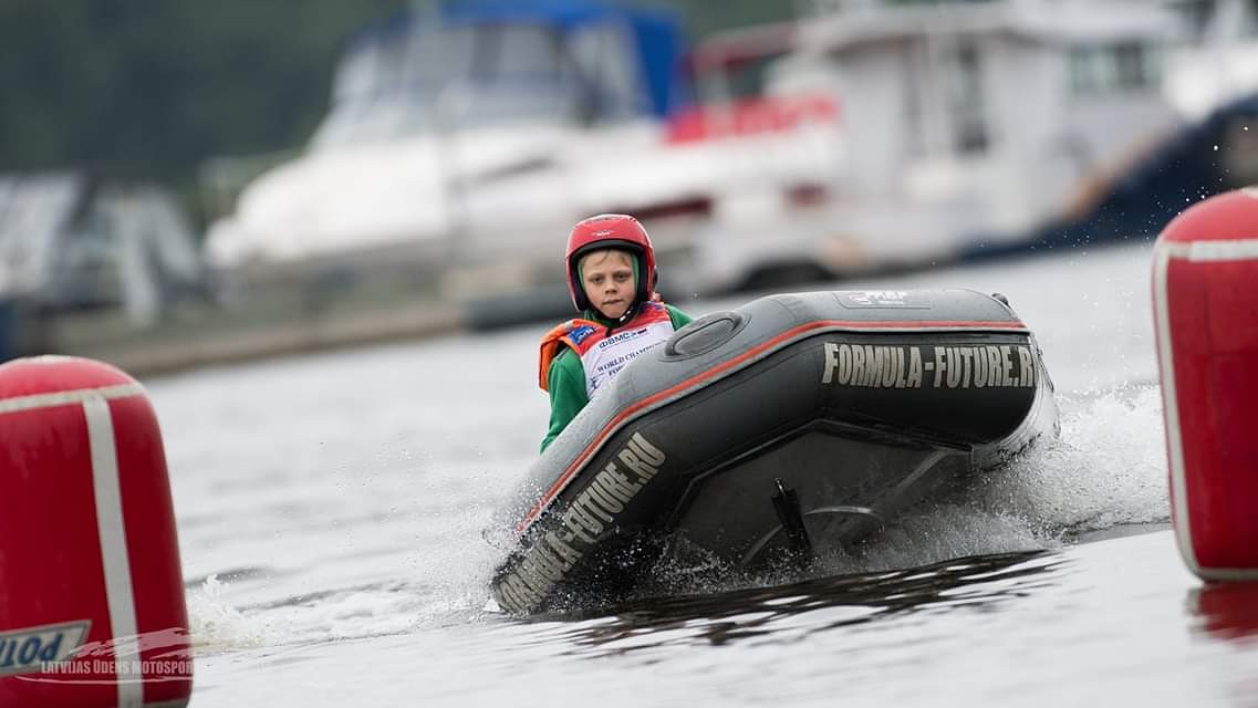 Miks Lazarenoks kļūst par pasaules čempionu ūdens motosportā