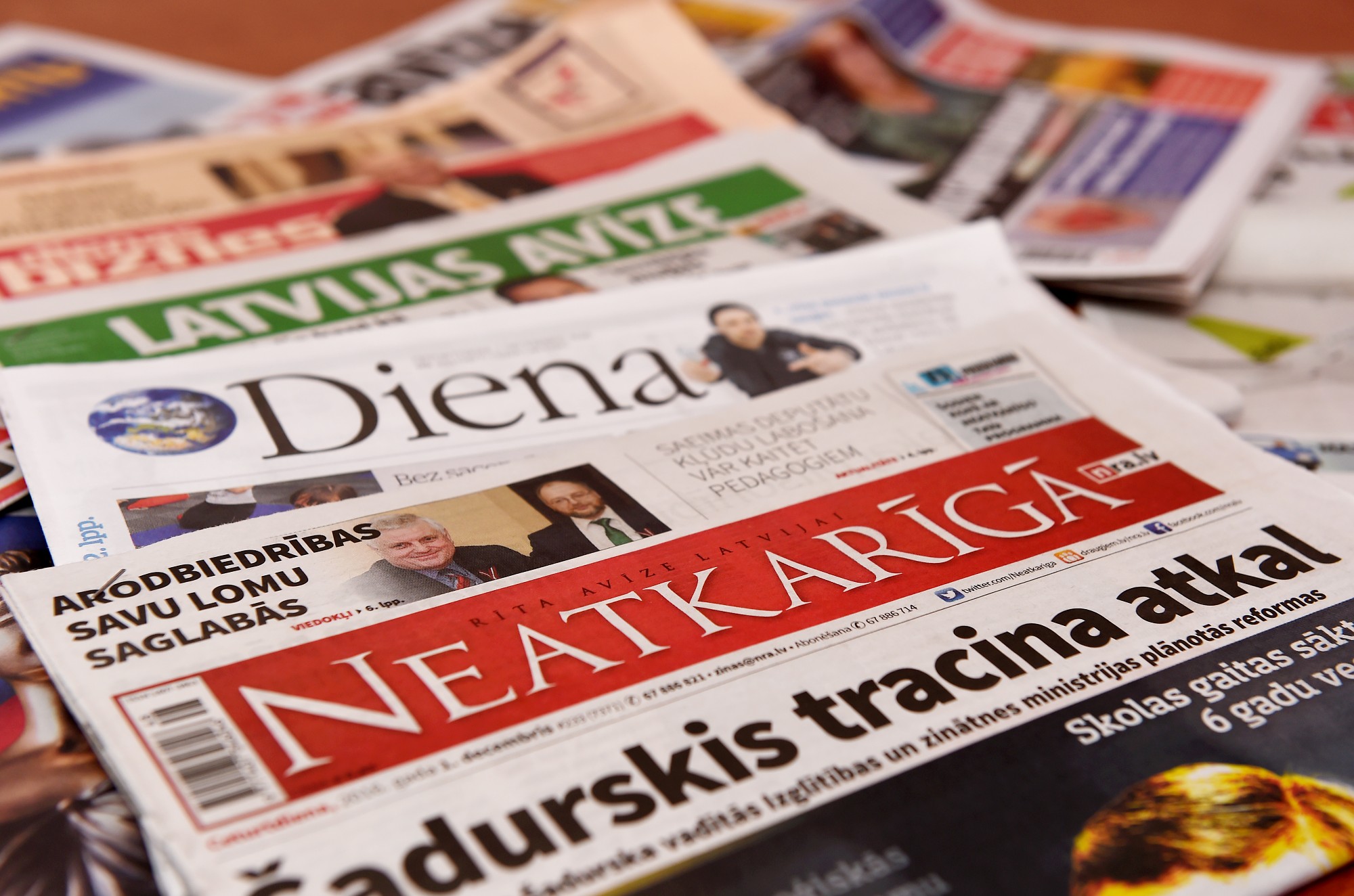 Laikrakstu redaktori pauž bažas par avīžu nākotni