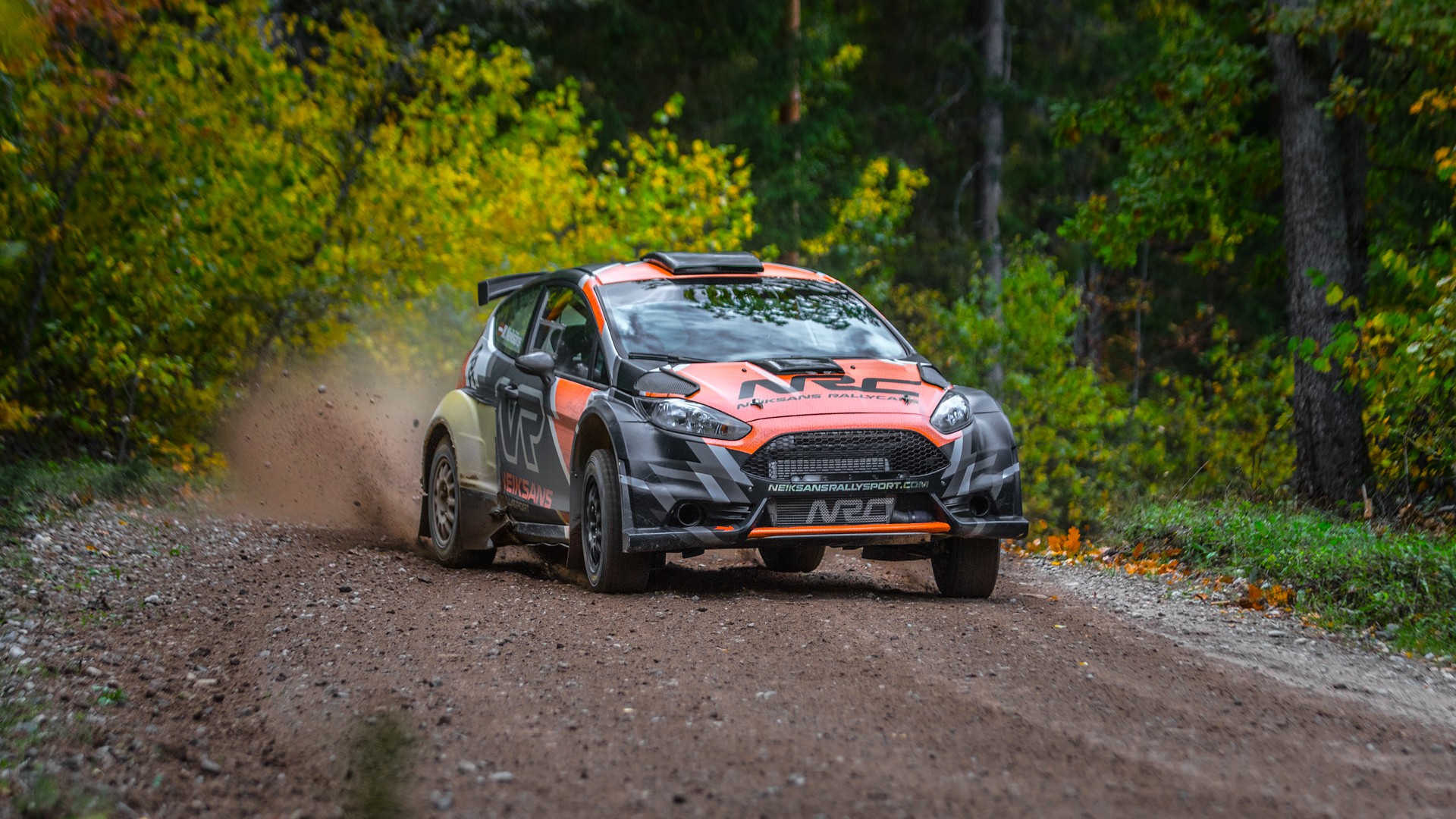 Mārtiņš Sesks pilotēs Latvijā ražotu rallija auto