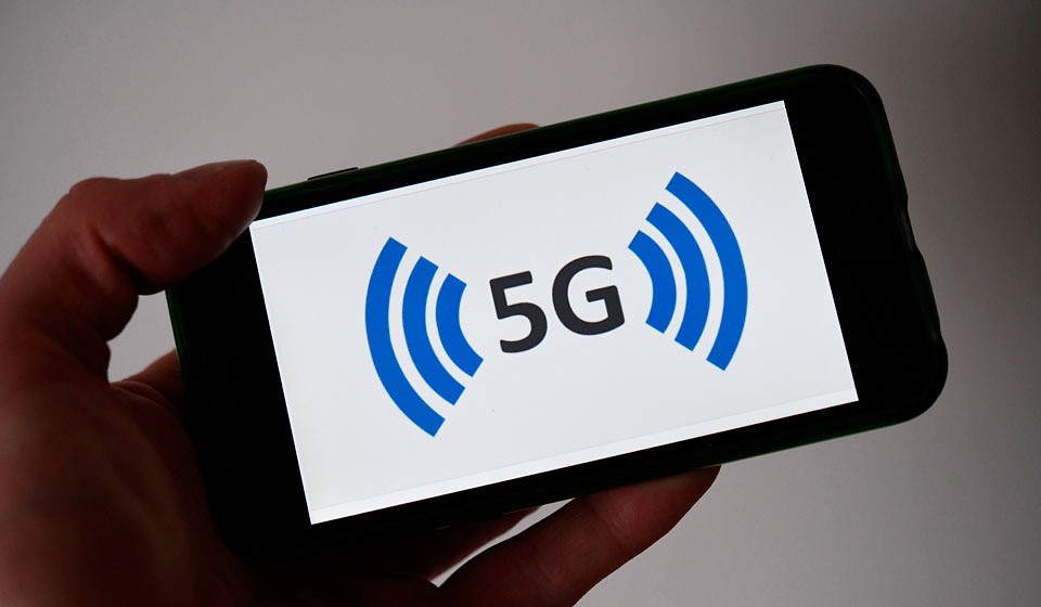 Fiziķis: Jaunākās paaudzes telefonu radītais starojums ir niecīgs