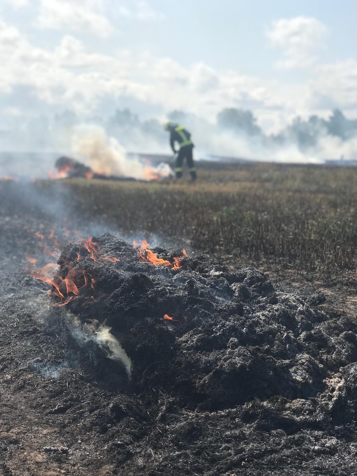 Nedēļas nogalē saņemti vairāki ar degošu labību saistīti izsaukumi